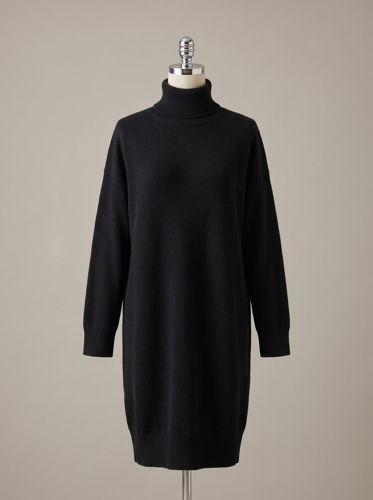 Tsagaan Pullover mit Stehkragen — Vorderansicht