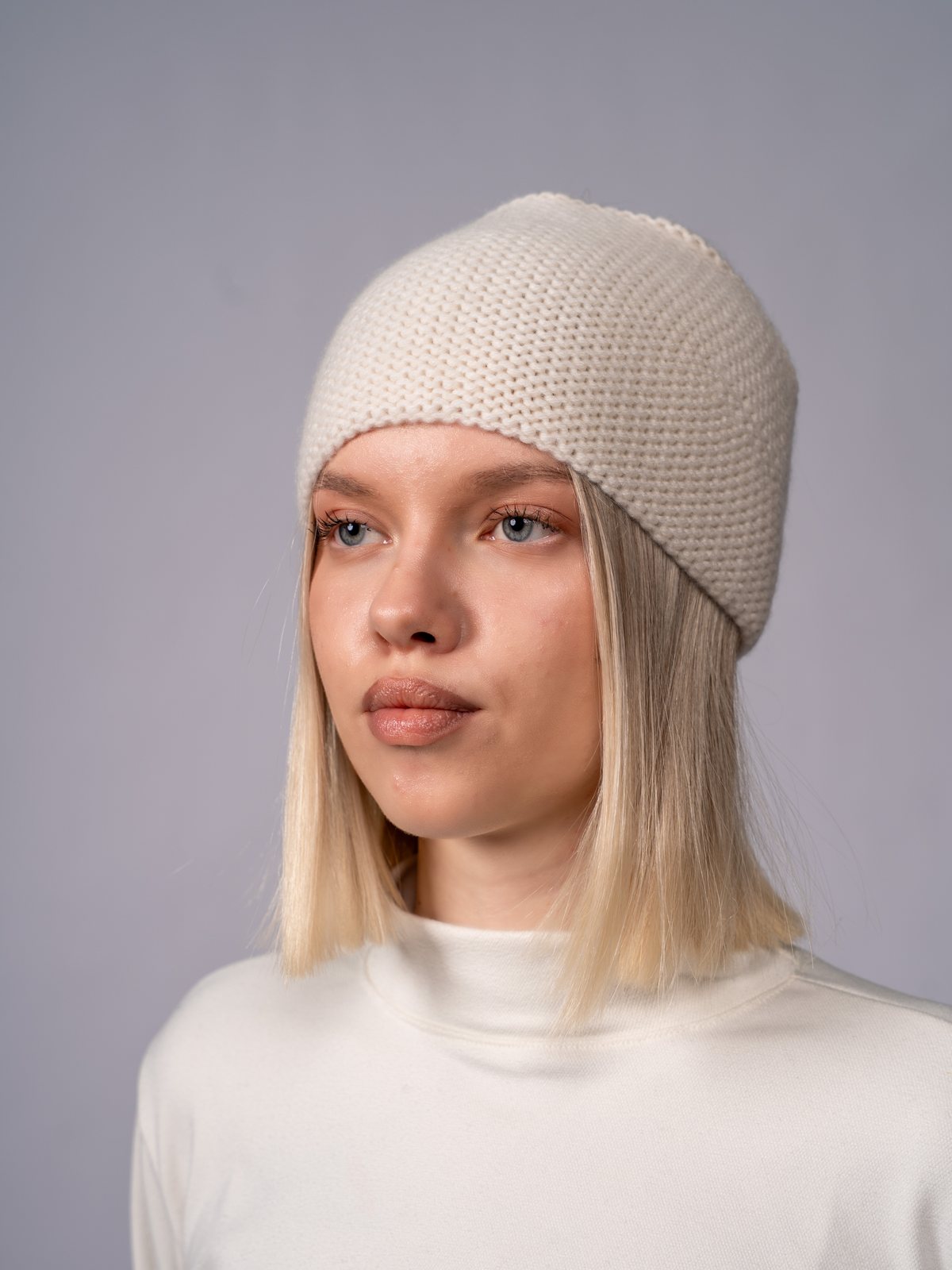 Шапка-бини жемчужной вязки · Organic White — вид 1