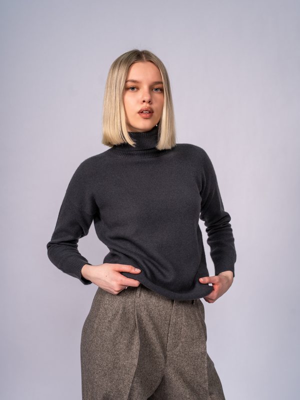 Fine Turtleneck Sweater in Charcoal