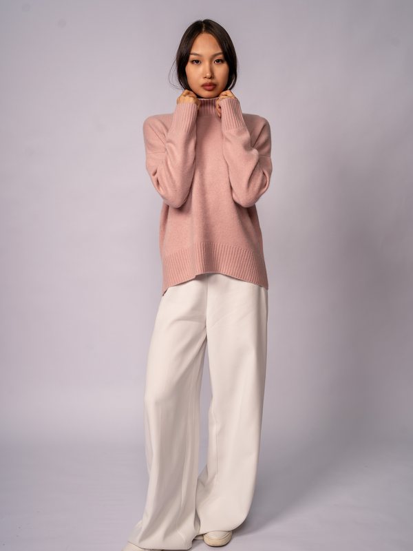 Oversized Turtleneck Sweater in Dusty Pink