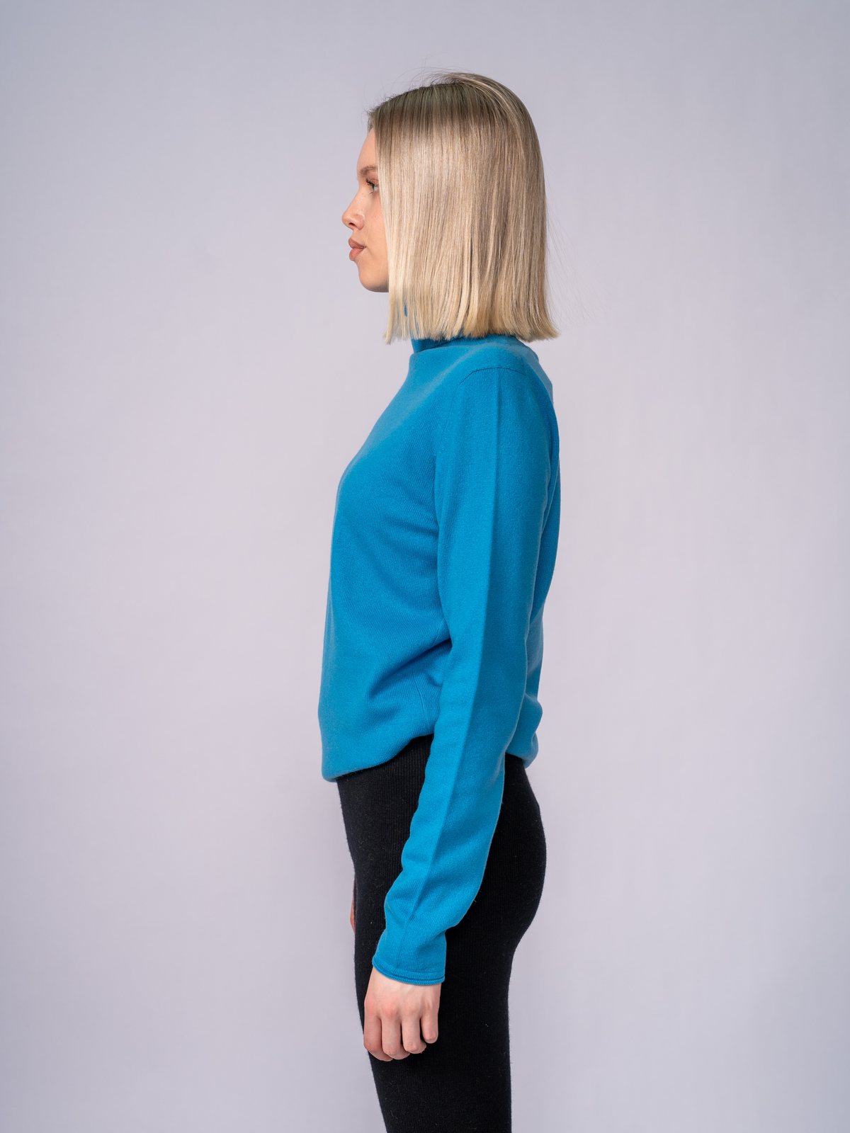 Taillierter Rollkragenpullover · Teal — Ansicht 1