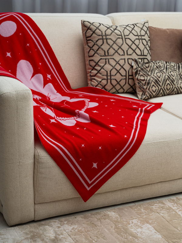 Alhena Throw · Red