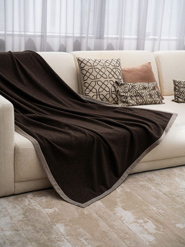 Albireo Throw · Chocolate