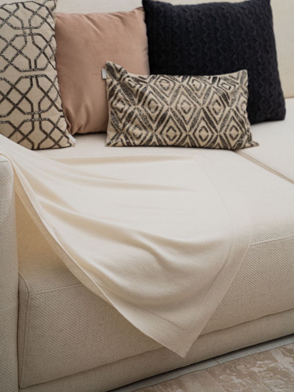Spica Throw · Ivory