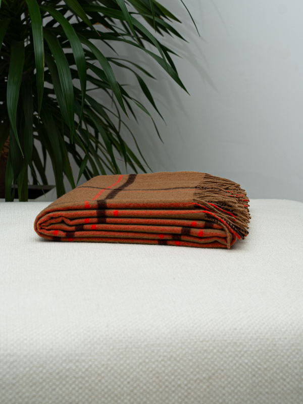 Menkar Throw · Camel