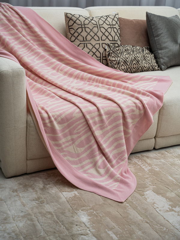 Alphecca Throw · Baby Pink