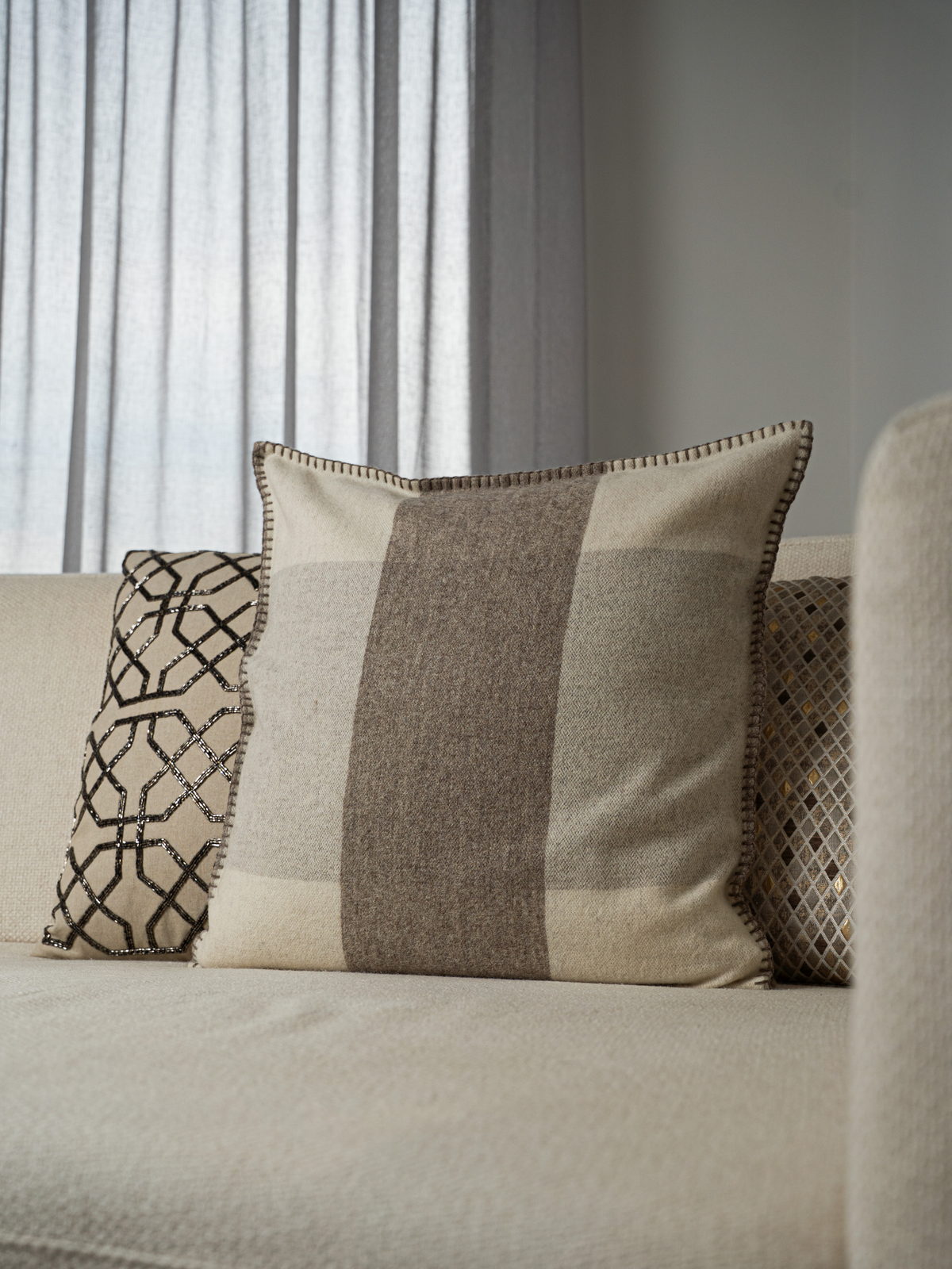 Colour-Block-Kissenbezug · Cream & Taupe — Ansicht 1