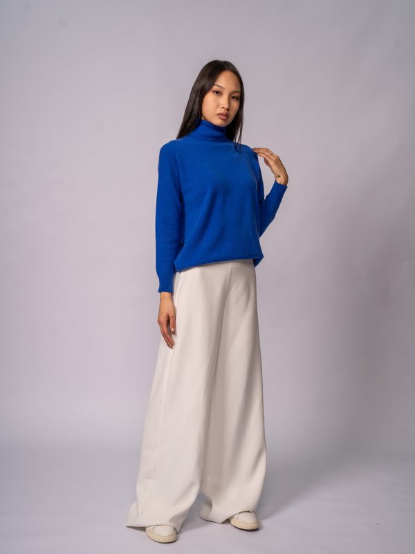 Fine Turtleneck Sweater in Royal Blue