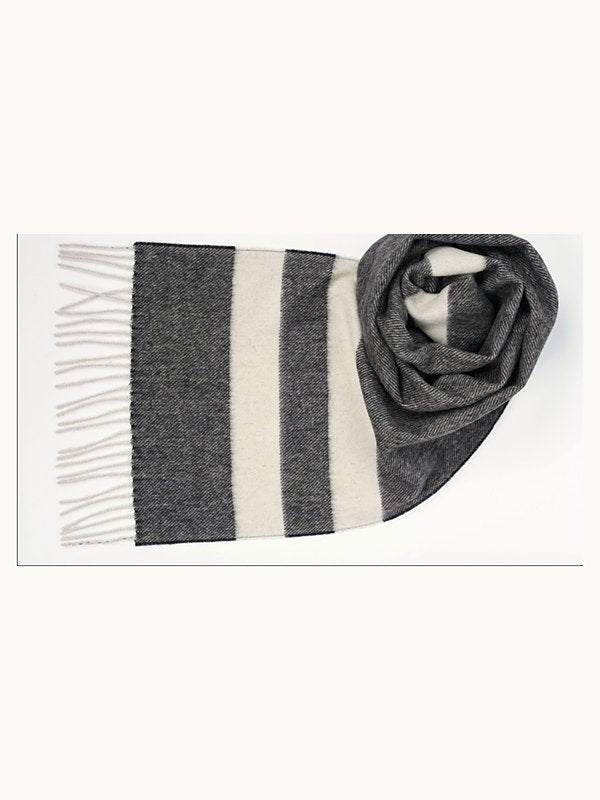 Gestreifter Kaschmirschal · Charcoal & Cream